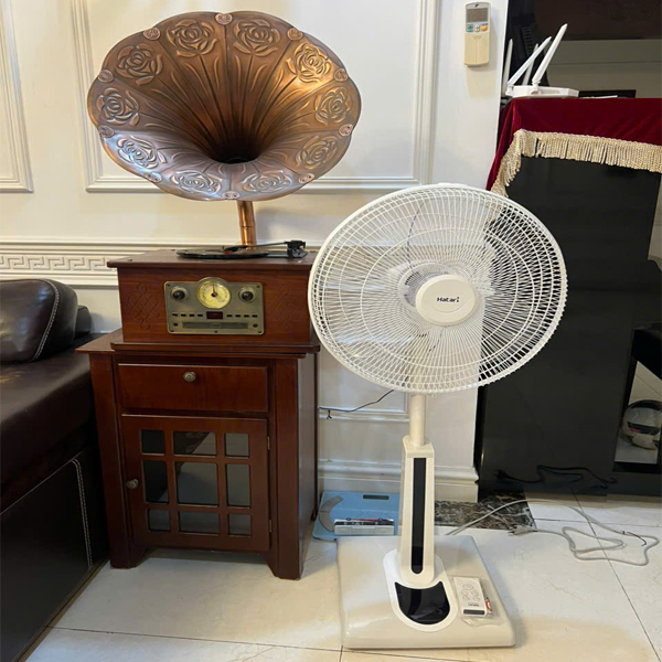 Quạt lửng Hatari HT-S16R2
