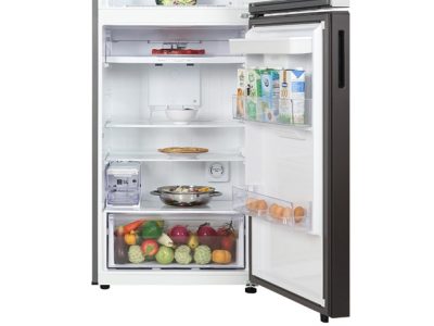Ngăn kệ rộng rãi Samsung RT38CB6784C3SV
